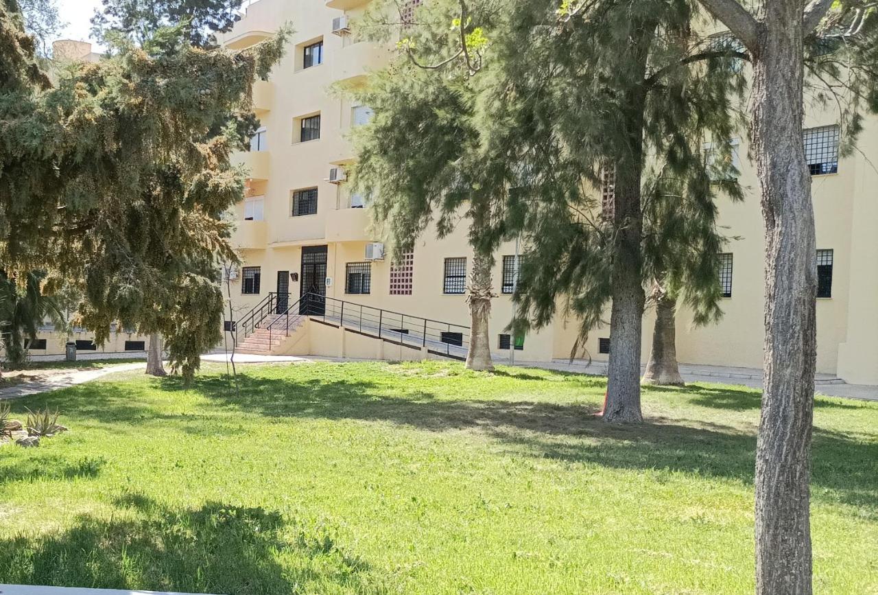 Super Luminoso Y Muy Tranquilo Con 2 Dormitorios Jerez de la Frontera Luaran gambar